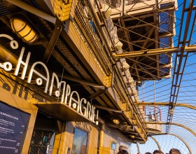 Barra de champán en la cima