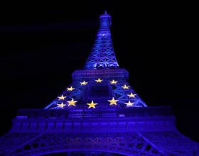 Tour Eiffel illuminée aux couleurs de l'Europe