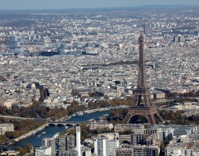 Vue aérienne sur la tour Eiffel