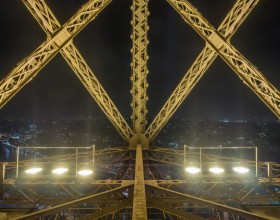 Vue sur la structure de la tour Eiffel