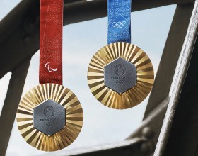 Photo d’une médaille olympique et d’une médaille paralympique