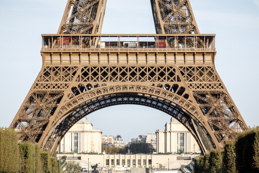 Photo simulation de la Tour ornée d'une 2ème frise avec les noms de femmes scientifiques
