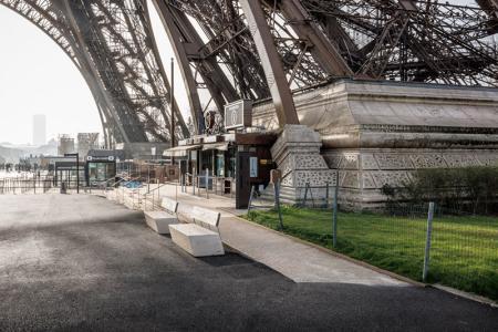 Vue sur le pilier Ouest et le point Information