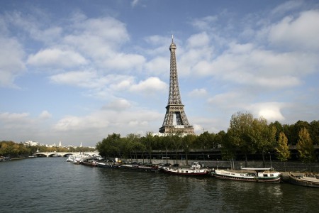 The Eiffel Tower seen from the Bir-Hakeim Bridge 