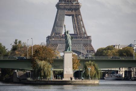 La réplica de la Estatua de la Libertad en París