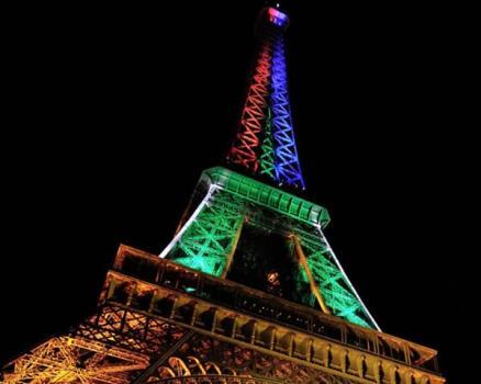 Photo of the illumination in the colours of the South African flag