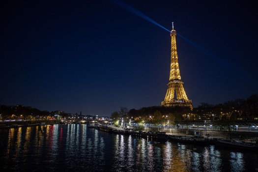 Foto della Torre Eiffel illuminata 