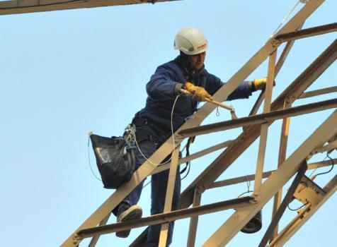 A painter on the Eiffel Tower