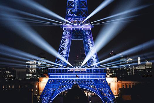 Photo du spectacle de lumières sur la tour Eiffel