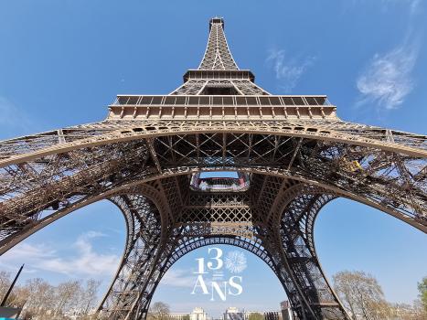 Tour Eiffel avec logo 130 ans