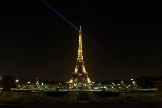 Vue tour Eiffel illuminée