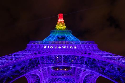 la tour Eiffel multicolore