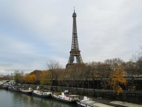 chantiers tests de peinture sur la tour Eiffel
