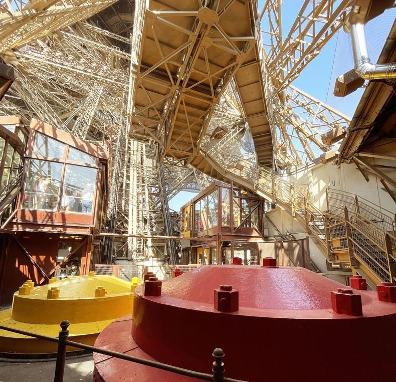 Vue sur les contrepoids des ascenseurs