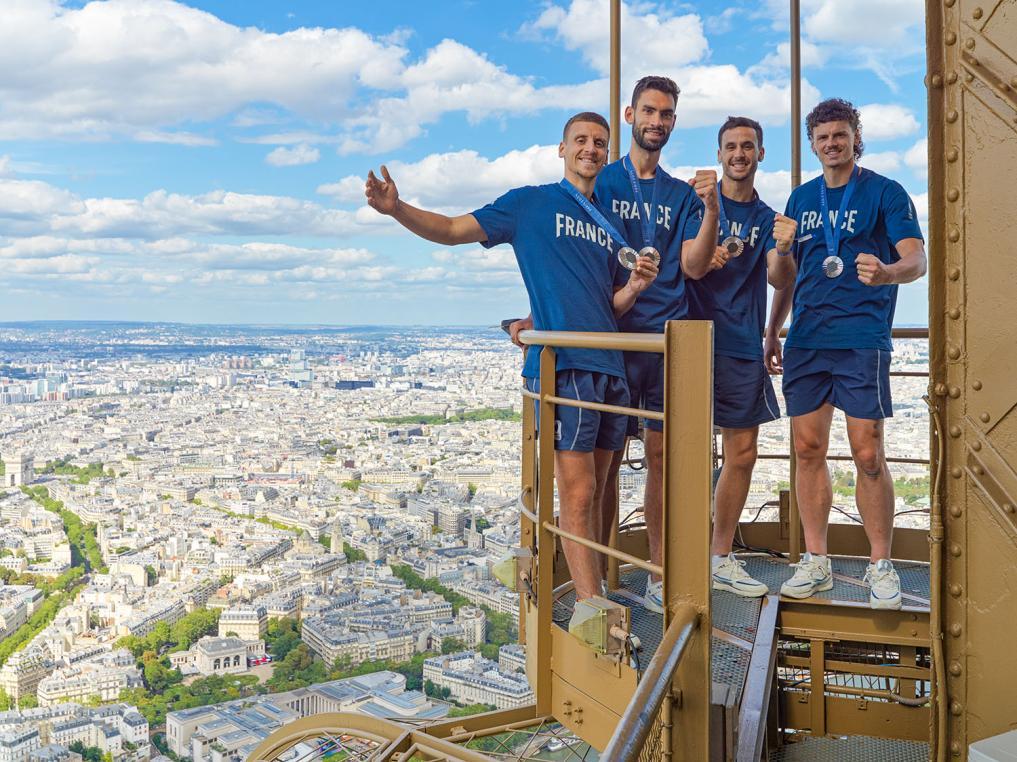 Equipe de France de basket 3x3 à la tour Eiffel
