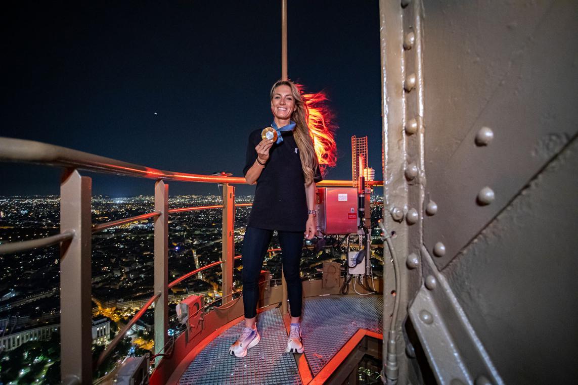 Pauline Ferrand-Prévot à la tour Eiffel