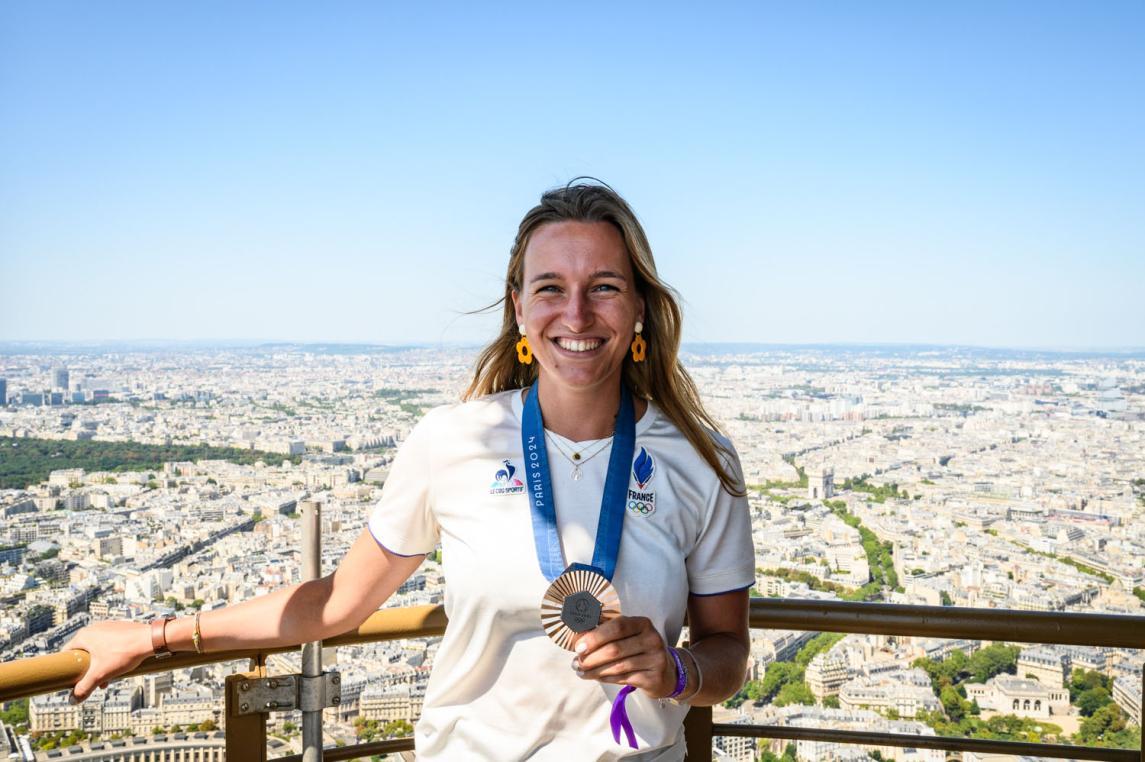 Lisa Barbelin à la tour Eiffel