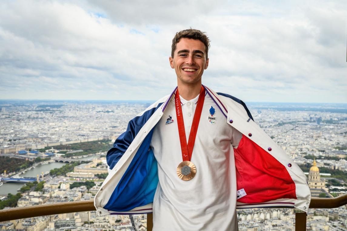 Antoine Praud à la tour Eiffel