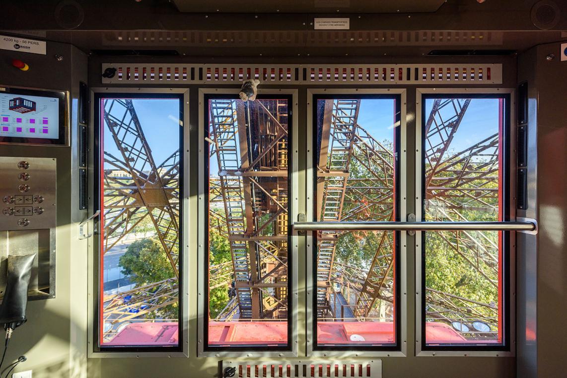 Vista desde el interior de la cabina norte del ascensor