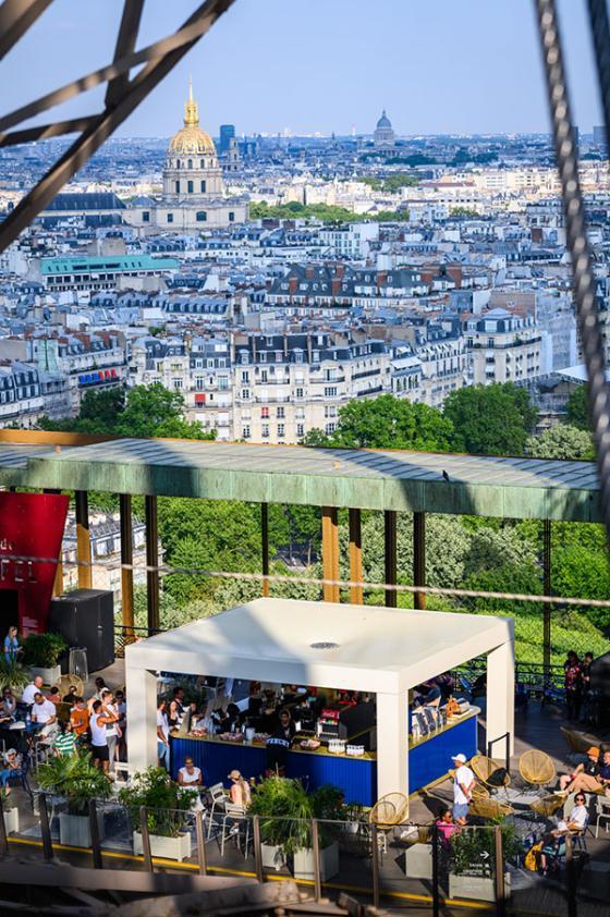 Vue sur la terrasse d'été 2023