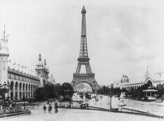 Foto dela Torre Eiffel durante la Exposición Universal de 1900