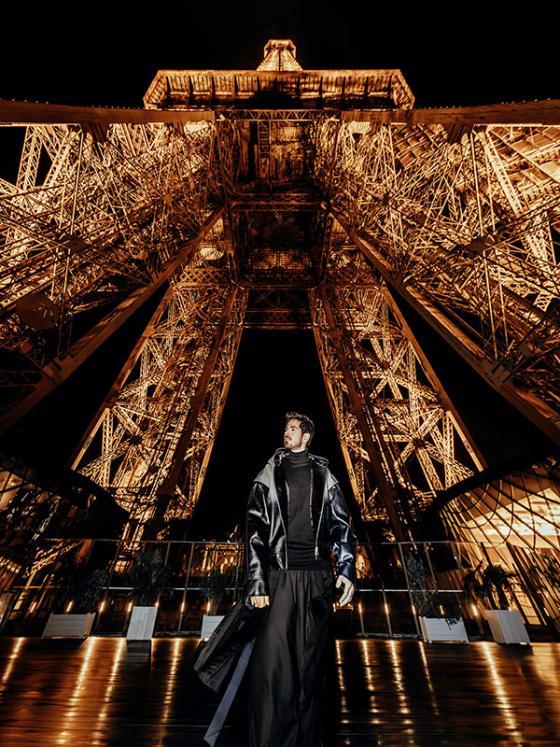 Photo de Michael Canitrot au cœur de la tour Eiffel