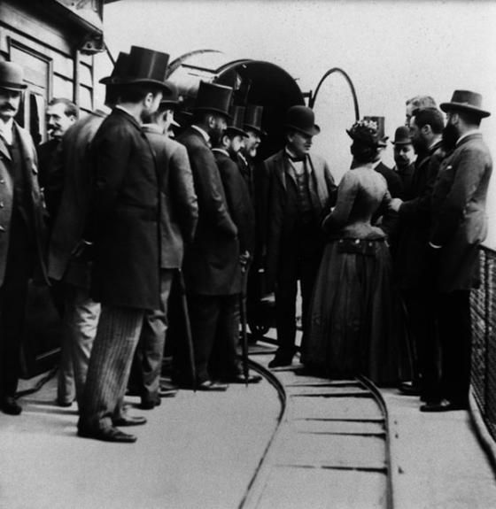 Photo de la visite de Thomas Edison au sommet de la tour Eiffel