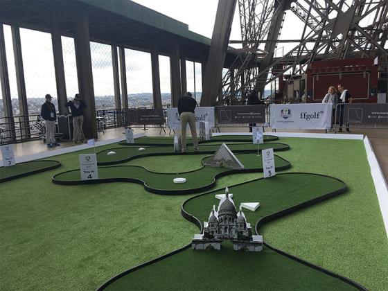 Minigolf en la 1ª planta de la Torre Eiffel