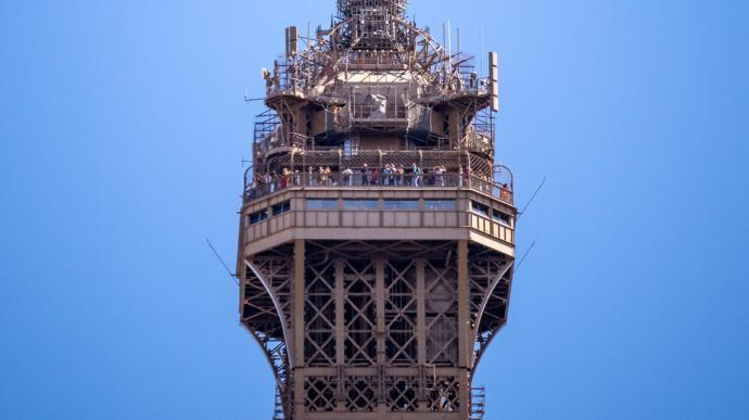 monter la tour eiffel enceinte